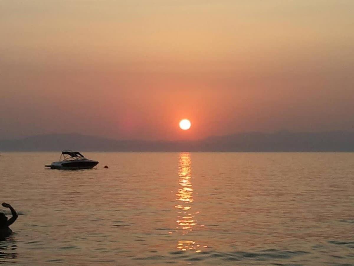 Seaside Family Haven - Avia'S Spacious Getaway 外观 照片